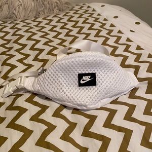 Come get this cute NIKE Fanny Pack😍